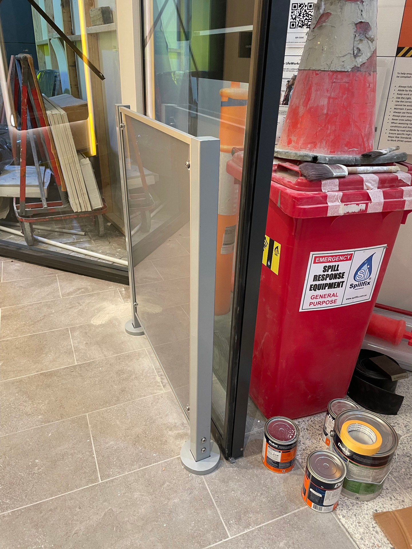 Screen alignment during fit-out
