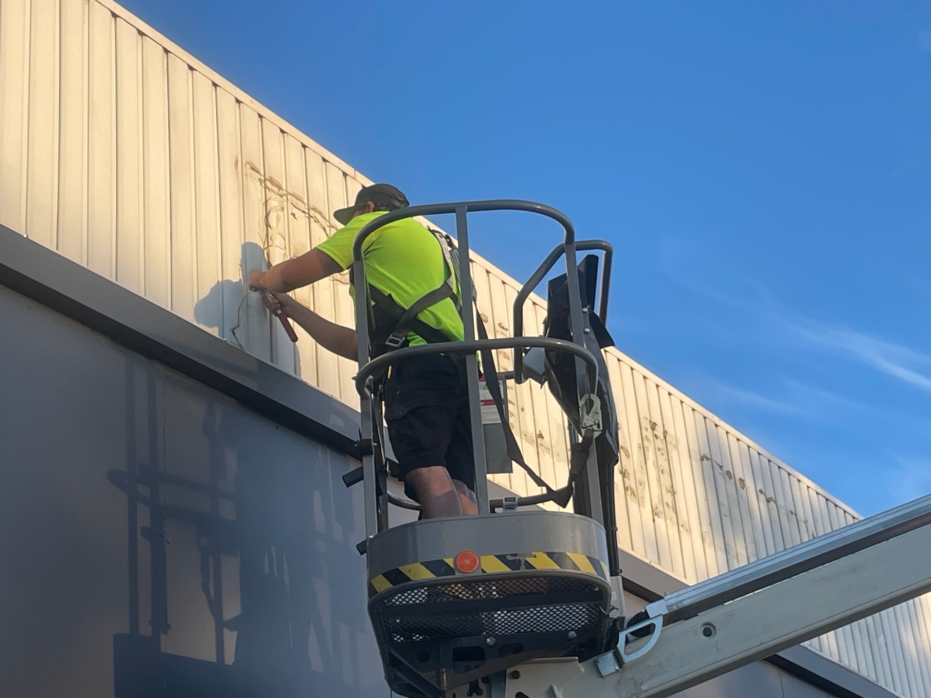 Legacy letter removal on parapet