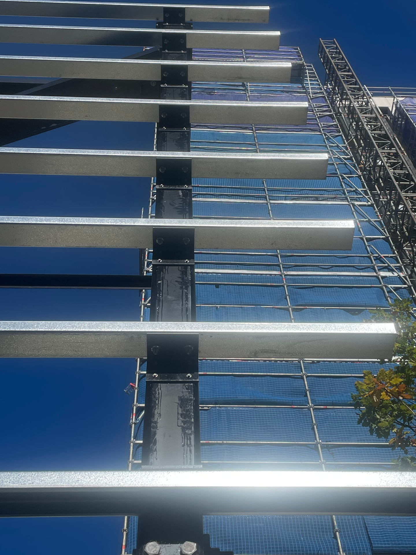 Structural steel detail — bolted stringers and posts